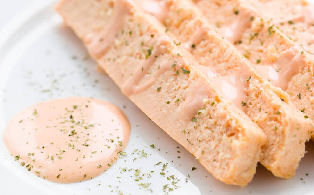 Pudín de salmón con mayonesa de calabacín