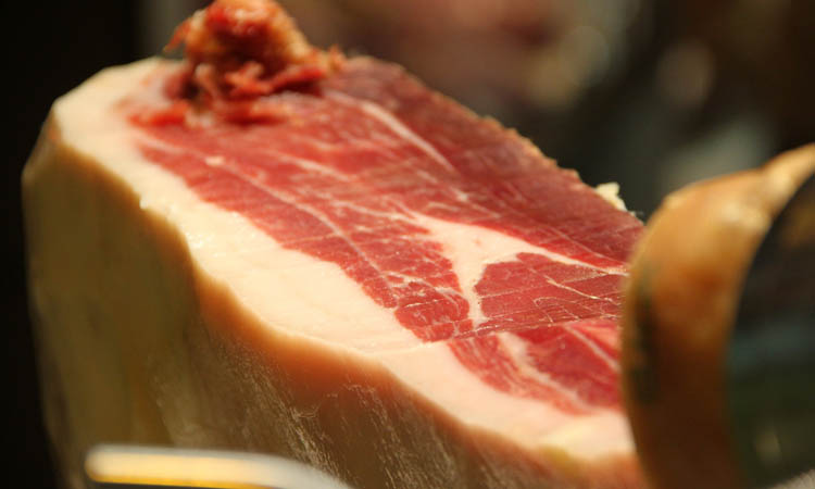 ¿Sabes diferenciar los distintos tipos de jamón curado? Serrano, ibérico, de cebo…