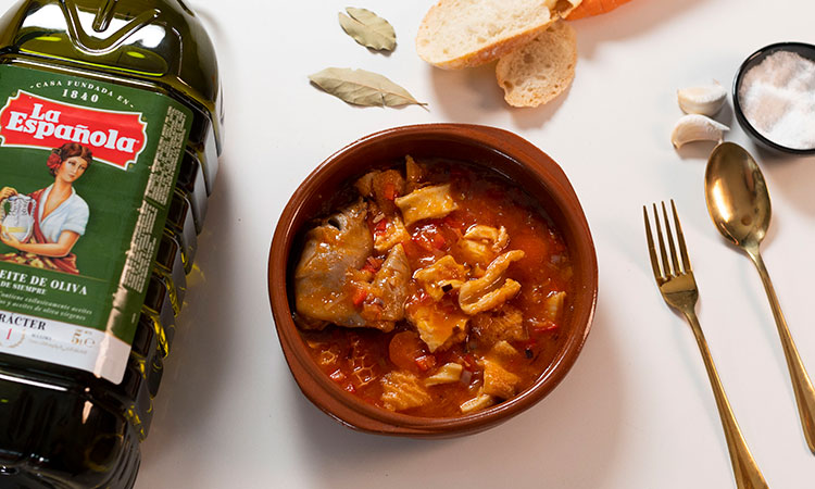 Deliciosa receta para cocinar manitas de cerdo en salsa con aceite de oliva