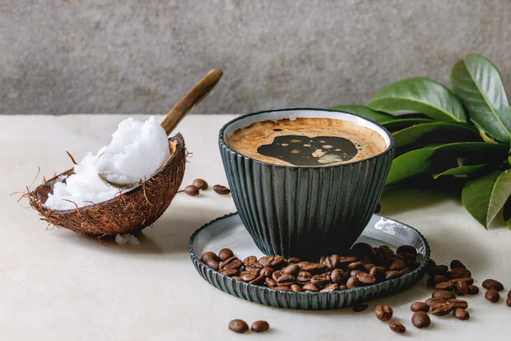 Qué pasa si tomo café con aceite de coco en las mañanas? – El